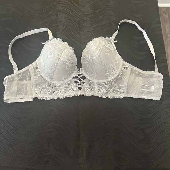 Elegant Lace Bralette in Gray - Picture 4 of 6